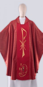 Les chasubles rouges avec broderie - Les chasubles - vetementsliturgiques.fr