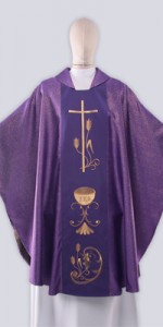 Les chasubles violet avec broderie - Les chasubles - vetementsliturgiques.fr