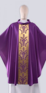Les chasubles violet avec ornement - Les chasubles - vetementsliturgiques.fr