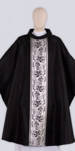 Les chasubles noires avec ornement - Les chasubles - vetementsliturgiques.fr