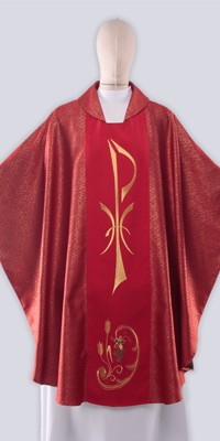 Les chasubles rouges avec broderie