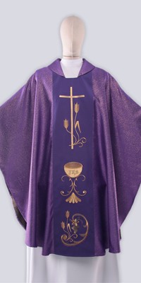 Les chasubles violet avec broderie